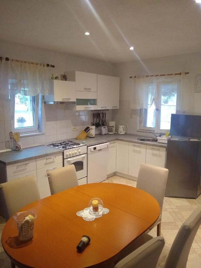 Holiday Home Bura 로비니 외부 사진