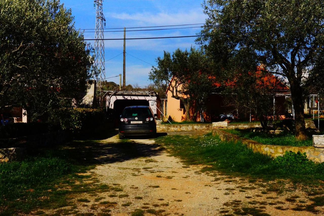 Holiday Home Bura 로비니 외부 사진
