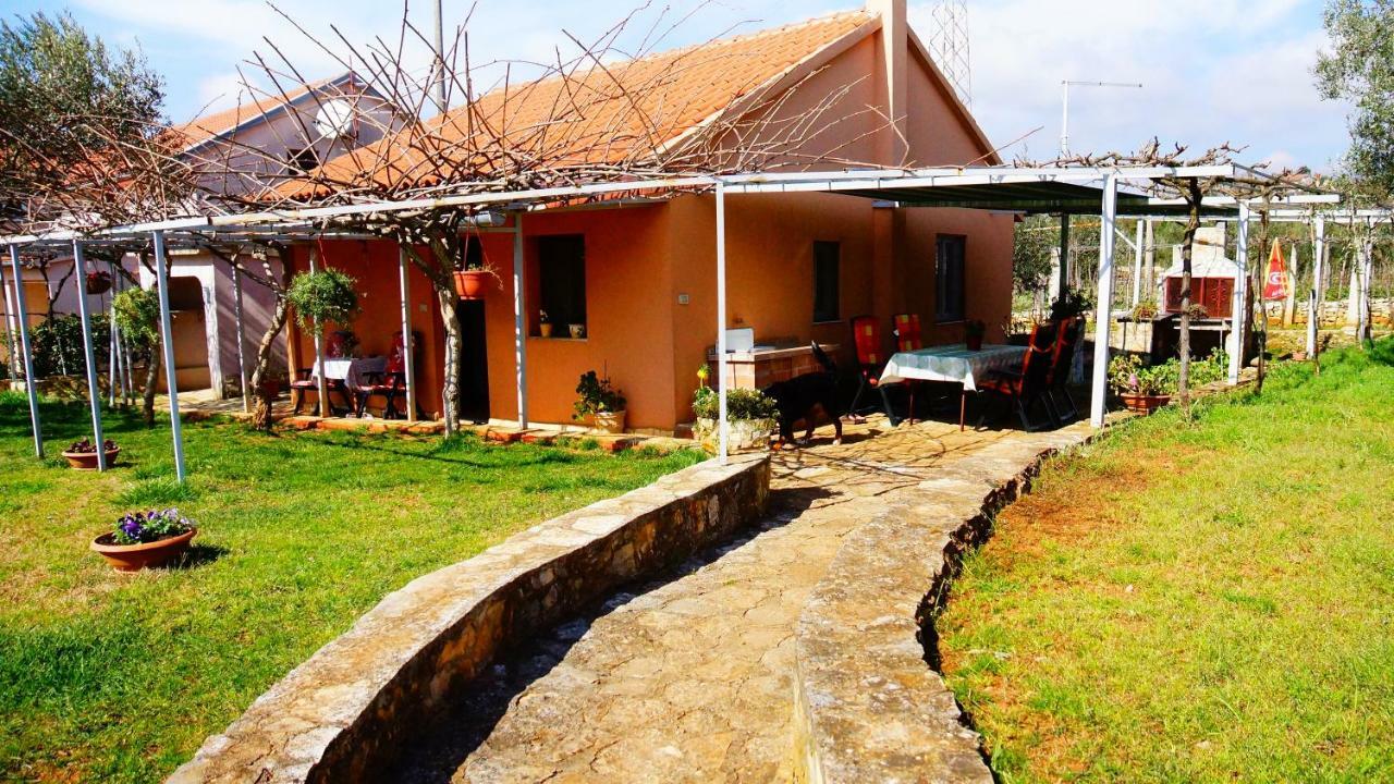 Holiday Home Bura 로비니 외부 사진