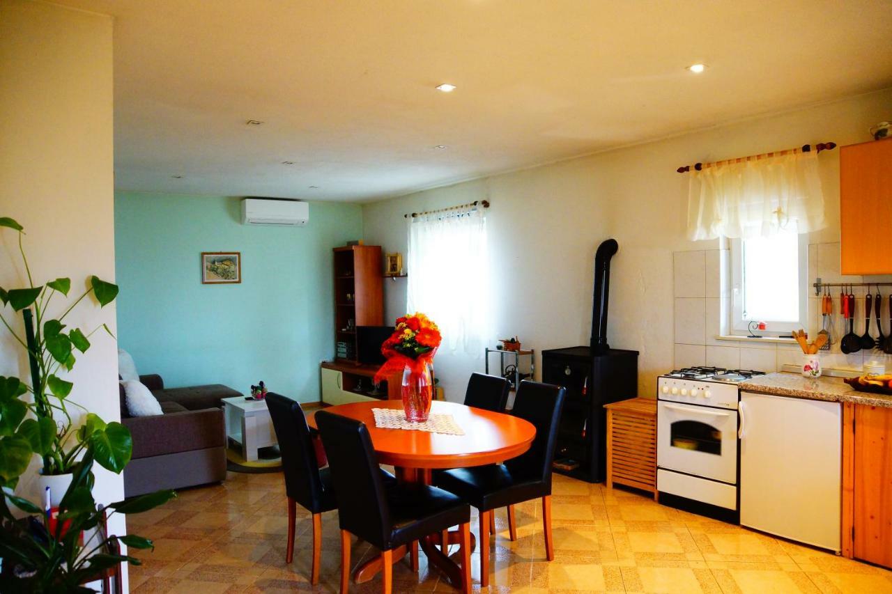Holiday Home Bura 로비니 외부 사진