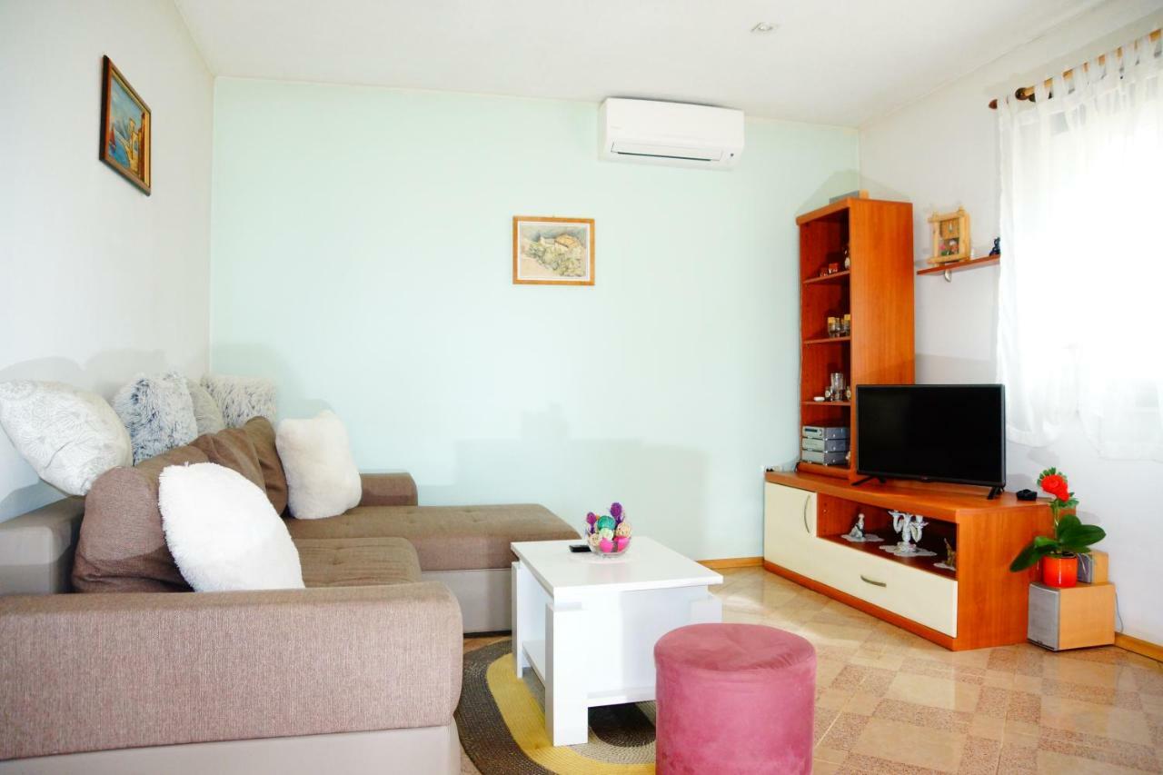 Holiday Home Bura 로비니 외부 사진